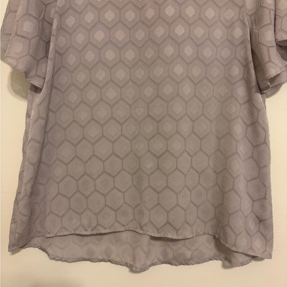 2/$25 The Limited - Gray Hexagon Print Short Sleeve Blouse - Picture 4 of 9